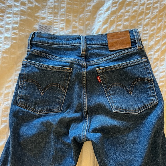 Levi’s Wedgie Straight True Blue High-Rise Cropped Jean - Picture 7 of 7
